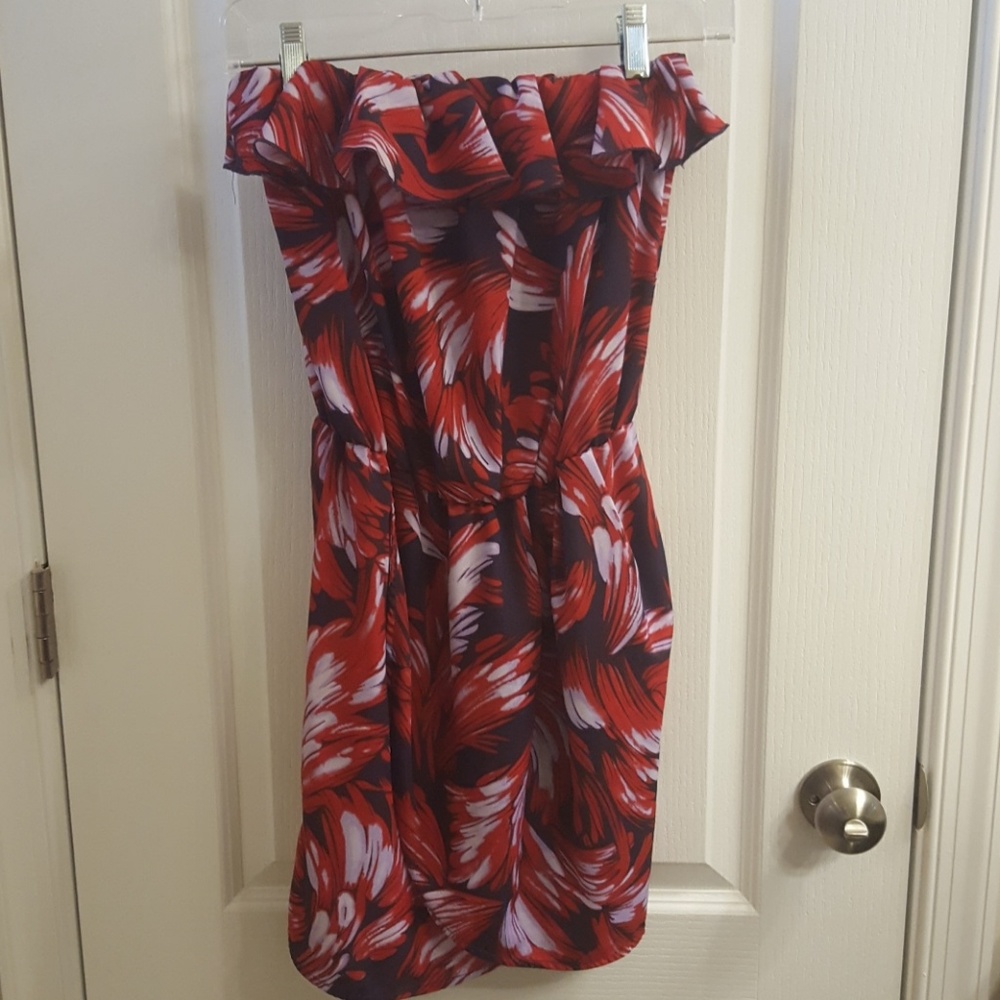 Strapless dress with ruffle top